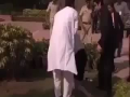 Australian PM Julia Gillard Slips & Falls Over in India